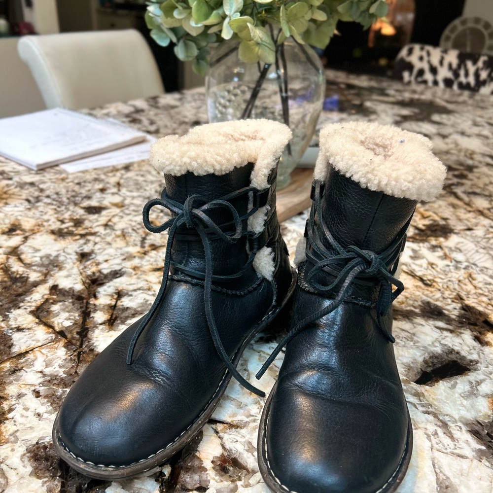 UGG Black leather Caspia Ankle Boots with Cream Fur Lining